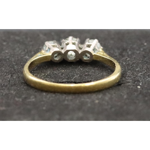 581 - An 18ct gold 3-stone diamond ring, centre diamond approx. 0.20 carat, flanked by 2 smaller diamonds,... 