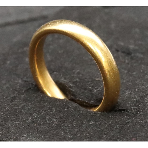 590 - A 22ct gold wedding ring, Size M/N, 7.3 grams