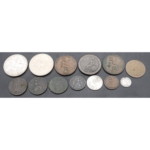 593 - A silver 1935 crown, a silver shilling 1819 (worn) and a small quantity of various other coins. (13)