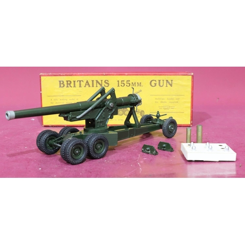 794 - A Britains 155 MM gun NA2064 with 5 shells and shell case (boxed)