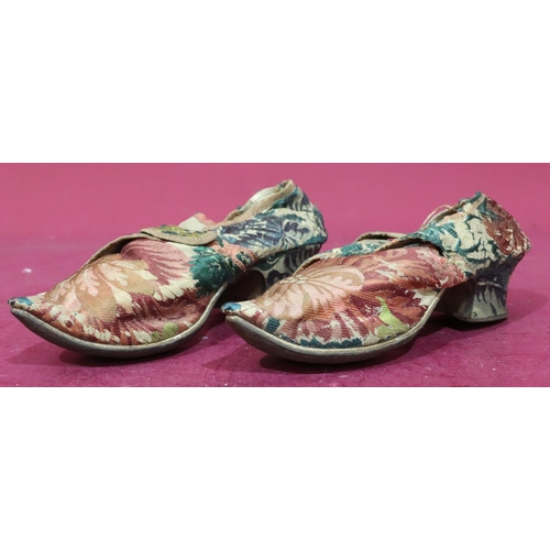 796 - A pair of 18th Century silk shoes with multicoloured  embroidered flower and leaf decoration, kid le... 