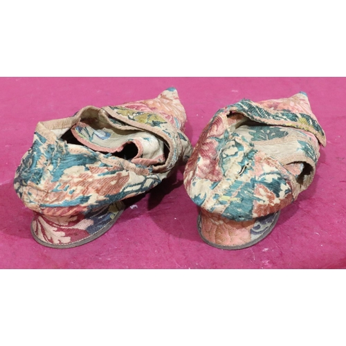 796 - A pair of 18th Century silk shoes with multicoloured  embroidered flower and leaf decoration, kid le... 