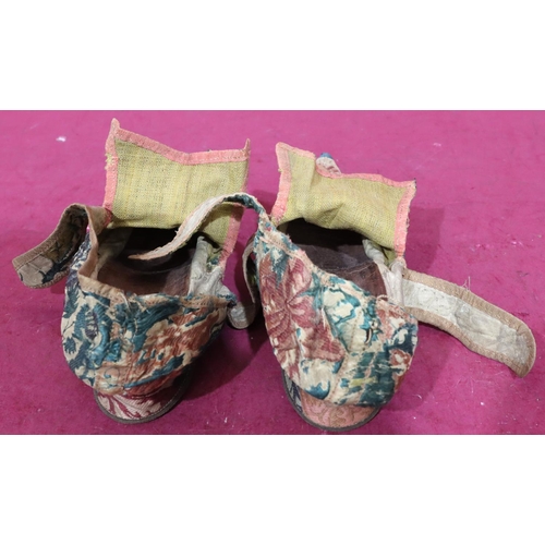 796 - A pair of 18th Century silk shoes with multicoloured  embroidered flower and leaf decoration, kid le... 