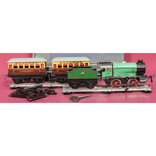 799 - A Hornby O-Gauge clockwork engine with tender, 2 Pullman trucks and track (boxed) (working)