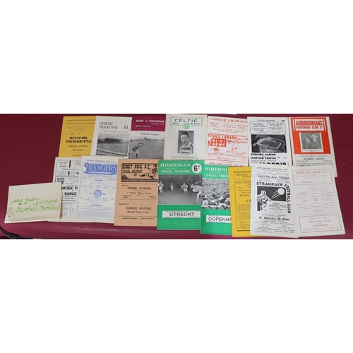 802 - A quantity of various football programmes, Liverpool VS Chelsea 1966, Tottenham VS Arsenal 1966, 2nd... 