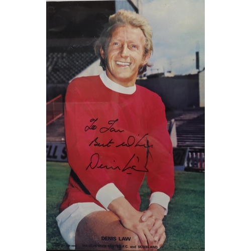 829 - A signed Dennis Law poster, 45cm x 30.5cm and a signed Ole Gunnar Solskjaer print Manchester United ... 