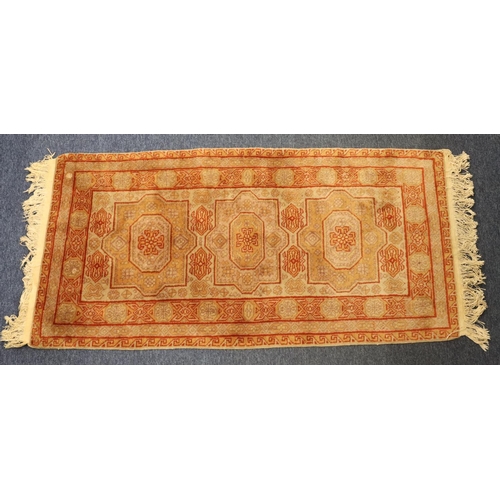 901 - A modern Persian small rug on red and beige ground with 3 centre medallions, 136cm x 70cm