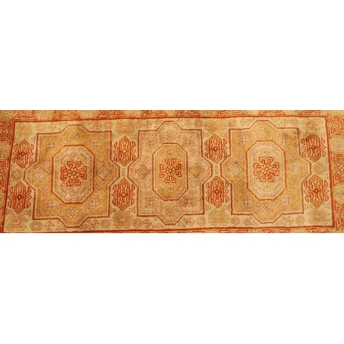 901 - A modern Persian small rug on red and beige ground with 3 centre medallions, 136cm x 70cm