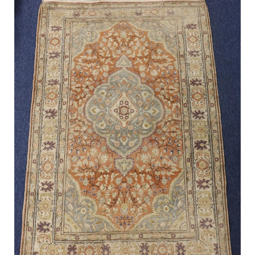 905 - A Persian style rug on cream ground with coloured centre medallion, floral and leaf decoration, 180c... 