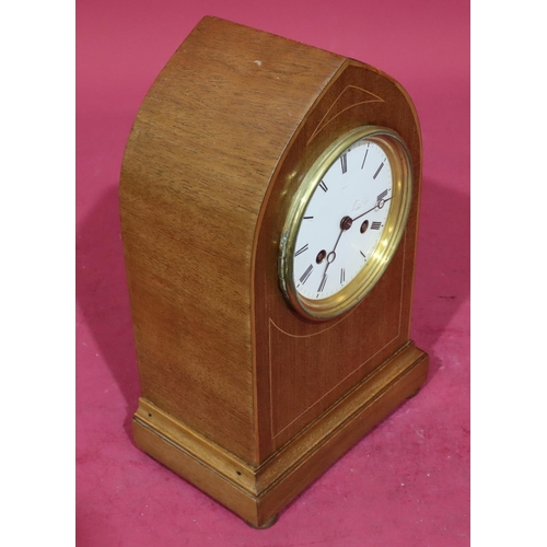 914 - An Edwardian mahogany 8-day striking mantel clock with inlaid stringing, round white enamel dial wit... 