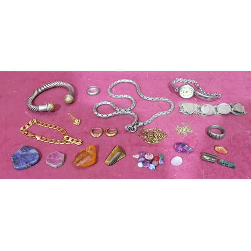 436 - A curve bracelet, a 925 silver mounted bangle and a quantity of various jewellery including loose ge... 