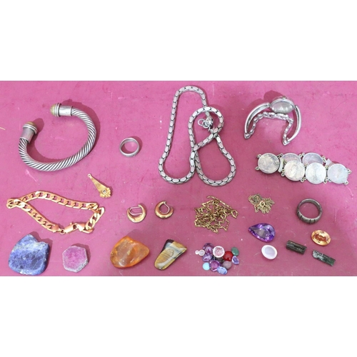 436 - A curve bracelet, a 925 silver mounted bangle and a quantity of various jewellery including loose ge... 