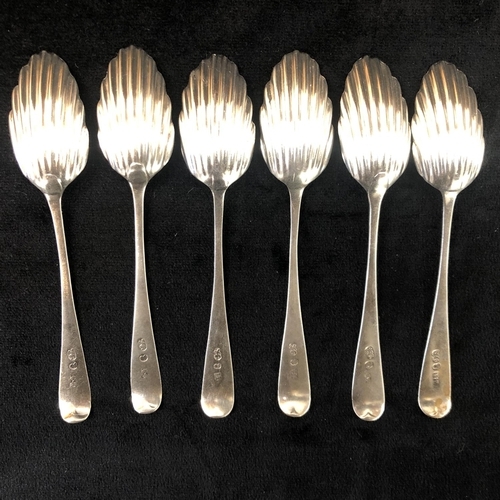 352 - A set of 6 George III silver teaspoons with shell shaped bowls and bright cut handles, 1.9oz