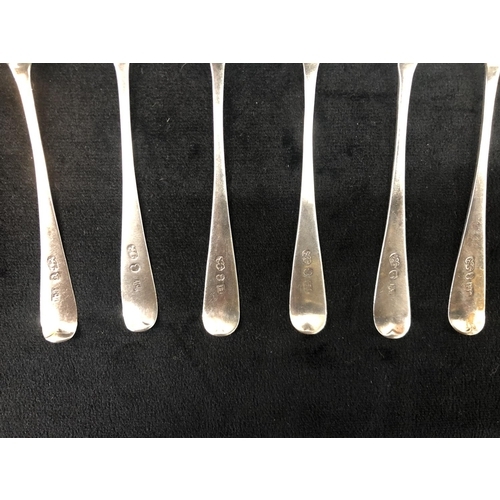 352 - A set of 6 George III silver teaspoons with shell shaped bowls and bright cut handles, 1.9oz