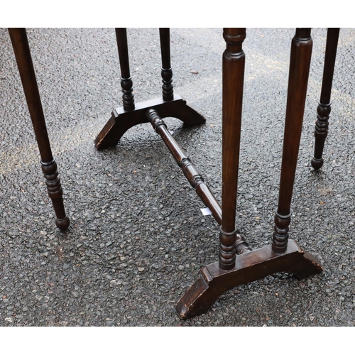 2012 - A small Edwardian mahogany Sutherland table with inlaid banding on turned legs, 86cm wide open, 69cm... 