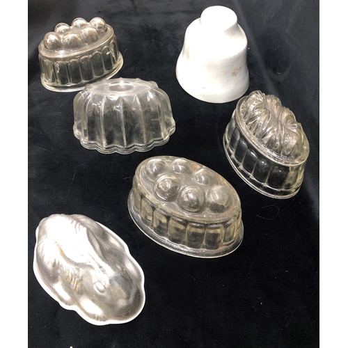 2081 - 4 glass jelly moulds, 1 white ceramic mould and 1 metal rabbit shaped mould.