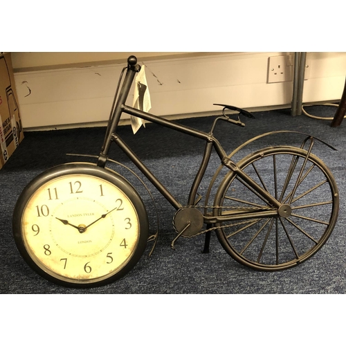 2082 - A novelty clock in the shape of a bicycle, 50cm long, 33cm high. (Not tested)