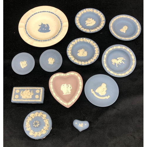 2092 - A quantity of various miniature Wedgwood pieces including a heart shaped dish, heart shaped trinket ... 