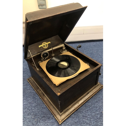 2096 - A Columbia oak NO117 wind up gramophone with hinged lid, 44.5cm wide, 49cm deep,