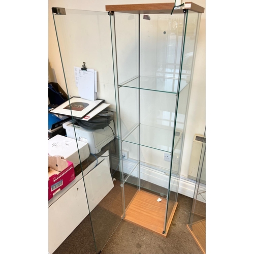 2149 - A pair of modern glass display cabinets with glass shelves, locks, hole to top of 1 cabinet for ligh... 