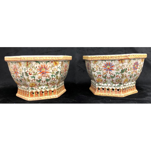 2216 - A pair of reproduction jardinières 27cm diameter, 18.5cm high.