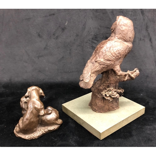 2256 - A composition Heredities Limited owl, 22cm high and a composition group of 2 dogs playing10.5cm high... 