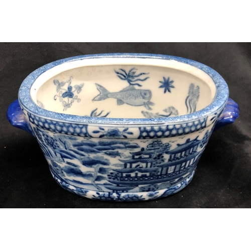 2261 - An Oriental blue and white rectangular jardiniere, 45cm wide, 26cm deep, 17.5cm high, a blue and whi... 