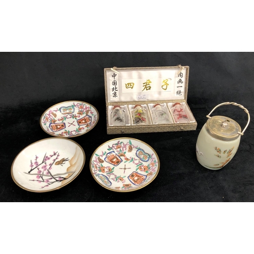 2293 - A boxed set of 4 miniature Oriental scent bottles, each 8.5cm high, 3 decorative wall plates, 15cm d... 