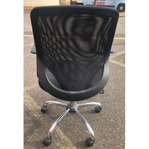 2309 - A black office chair on castors, 60cm wide, 65cm deep, 100cm high overall. This Lot is not held by P... 