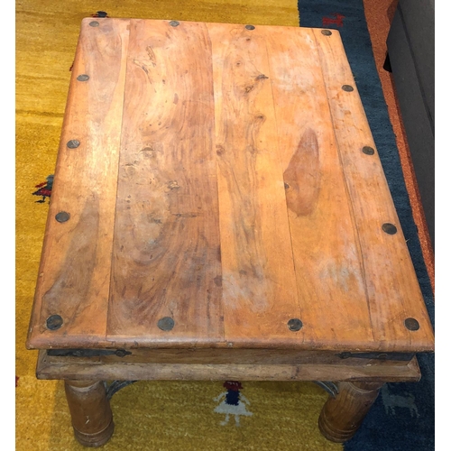 2338 - A low-level wood modern coffee table with metal stud detail, 90cm wide, 59cm deep, 39.5cm high. This... 