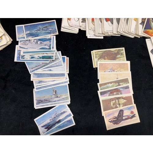 2204 - 4 Player's Cigarette cards and a quantity of Brooke Bond Tea cigarette cards, British Costume, Briti... 