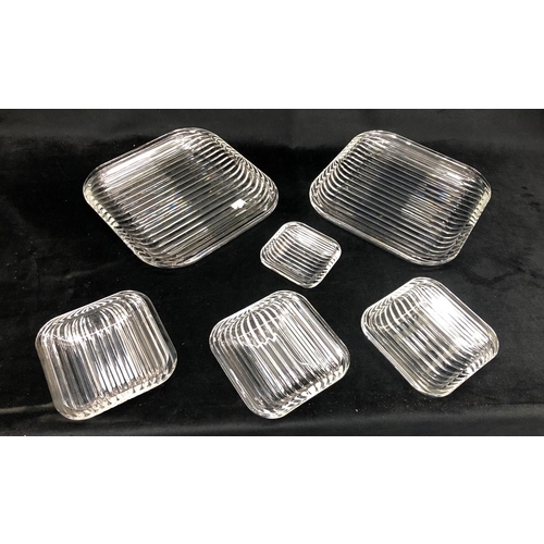 2211 - A set of square shaped ribbed glass serving dishes, 2 large, 24.5cm x 24.5cm, 3 medium 14cm x 14cm, ... 