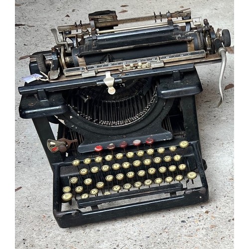 2065 - A Remington model number 7 (1907) typewriter and a Royal typewriter (2)