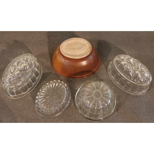 3064 - 5 various jelly moulds. (This item is not held by PF Windibank - please call prior to collection)