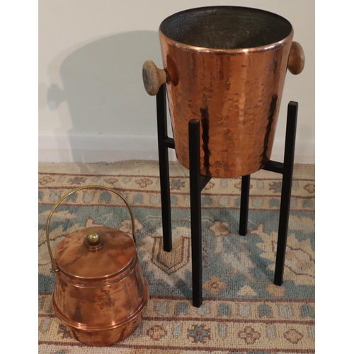 3066 - A modern beaten brass ice bucket on black metallic stand, 45cm high overall and a small copper and b... 