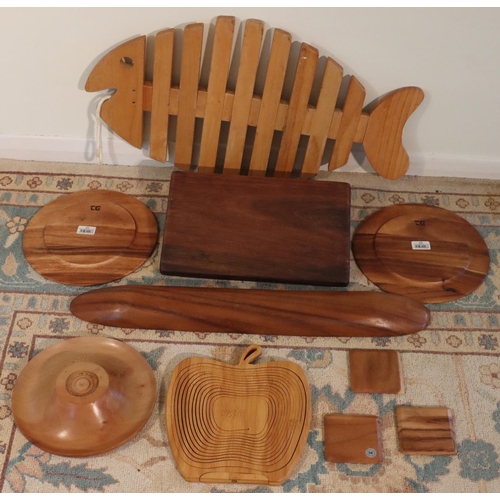 3069 - A large wooden fish shaped wall hanging/table centre piece, 75cm long, a narrow wooden oval dish, 74... 