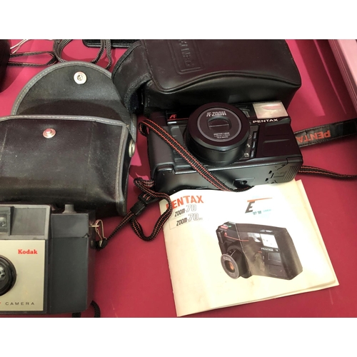 3099 - A quantity of various cameras including a Samsung Digimax S500 with box and manual, Pentax Optio S60... 