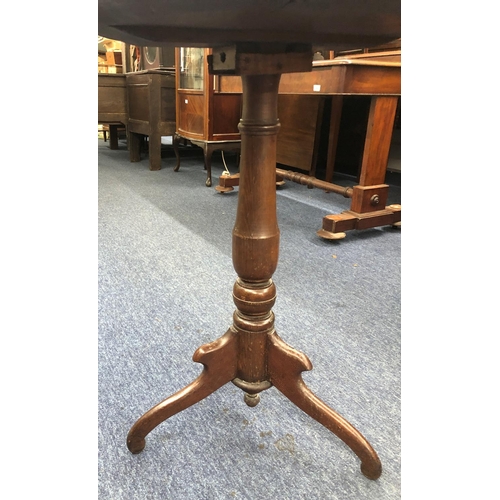 3100 - A small circular topped occasional table with inlaid star to top, 55cm diameter, 70.3cm high.