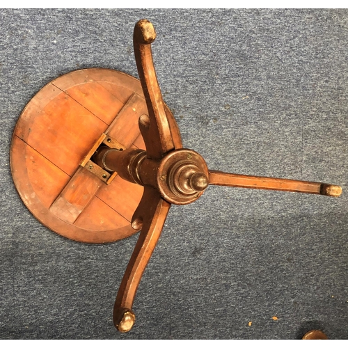 3100 - A small circular topped occasional table with inlaid star to top, 55cm diameter, 70.3cm high.