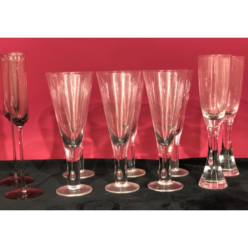 3106 - A set of 6 glass trumpet shaped wine glasses, 23cm high, 2 smoky glass champagne flutes, 26.5cm high... 