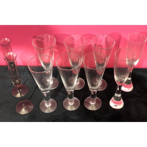 3106 - A set of 6 glass trumpet shaped wine glasses, 23cm high, 2 smoky glass champagne flutes, 26.5cm high... 