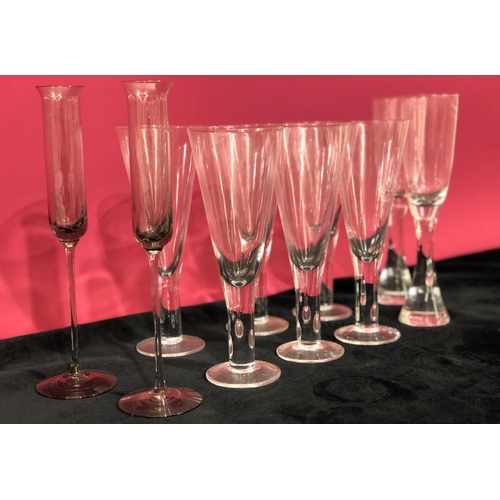 3106 - A set of 6 glass trumpet shaped wine glasses, 23cm high, 2 smoky glass champagne flutes, 26.5cm high... 