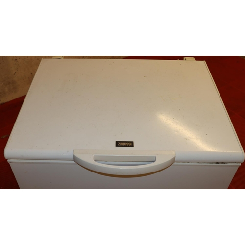 3114 - A Zanussi chest freezer model ZFC21410WE/BN1225, 81cm wide, 66.5cm deep, 87cm high. (This item is no... 