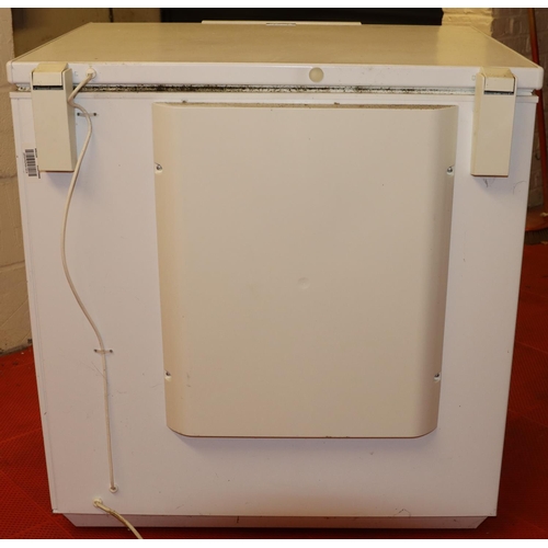 3114 - A Zanussi chest freezer model ZFC21410WE/BN1225, 81cm wide, 66.5cm deep, 87cm high. (This item is no... 