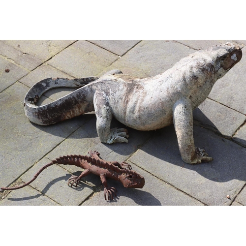 3133 - A large wooden Komodo dragon garden ornament, 85cm long, 40cm wide, 28cm high overall (wood weathere... 