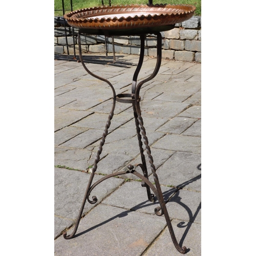 3135 - A metallic stand, 122cm high with hook, with a copper and brass hanging kettle, burner below, 1 circ... 