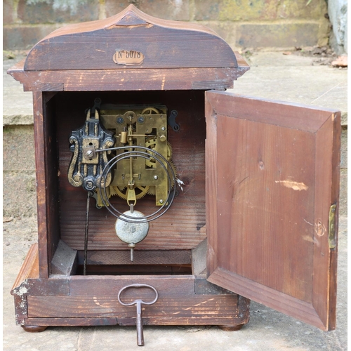 3167 - An oak 8-day striking clock with Roman numerals, with key, 39cm high, 29.5cm wide, 18cm deep. (This ... 