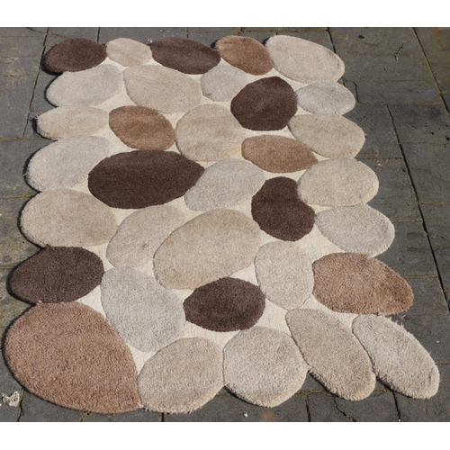 3172 - A modern wool rug in shades of brown, 120 x 180cm. (This item is not held by PF Windibank - please c... 