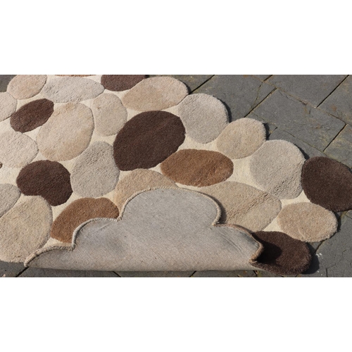 3172 - A modern wool rug in shades of brown, 120 x 180cm. (This item is not held by PF Windibank - please c... 