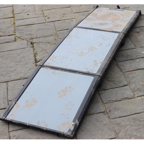 3178 - A Pet Gear car 3- section dog ramp with carrying handles, 50cm wide, 183cm long overall. (This item ... 